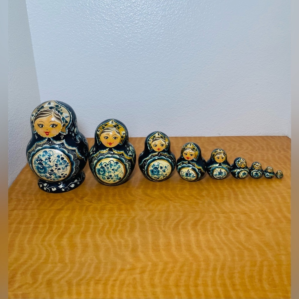 Set of Blue and White Matryoshka Dolls - Picture 4 of 13